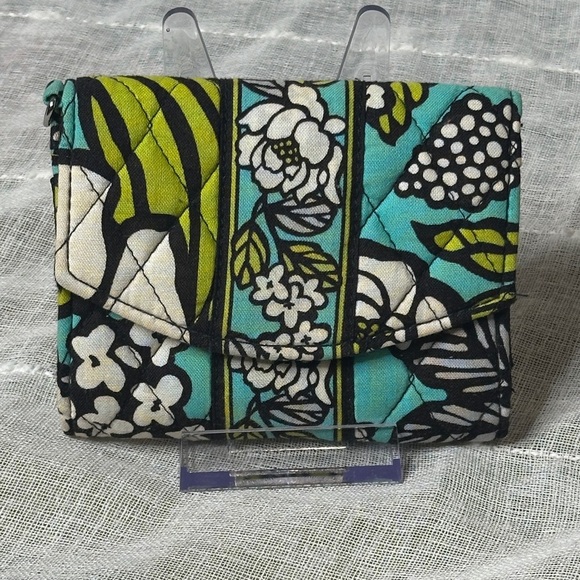 Vera Bradley Handbags - Vera Bradley Island Blooms Design Wallet Phone Holder Wallet Case Designer GUC